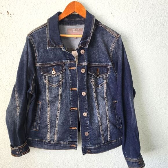 Torrid Women's Blue Denim Jacket New With Tags - Picture 3 of 15